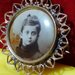 Brosa victoriana din alama aurita cu fotografie sepia